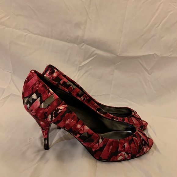 White House Black Market Floral cloth shoes - Picture 7 of 8